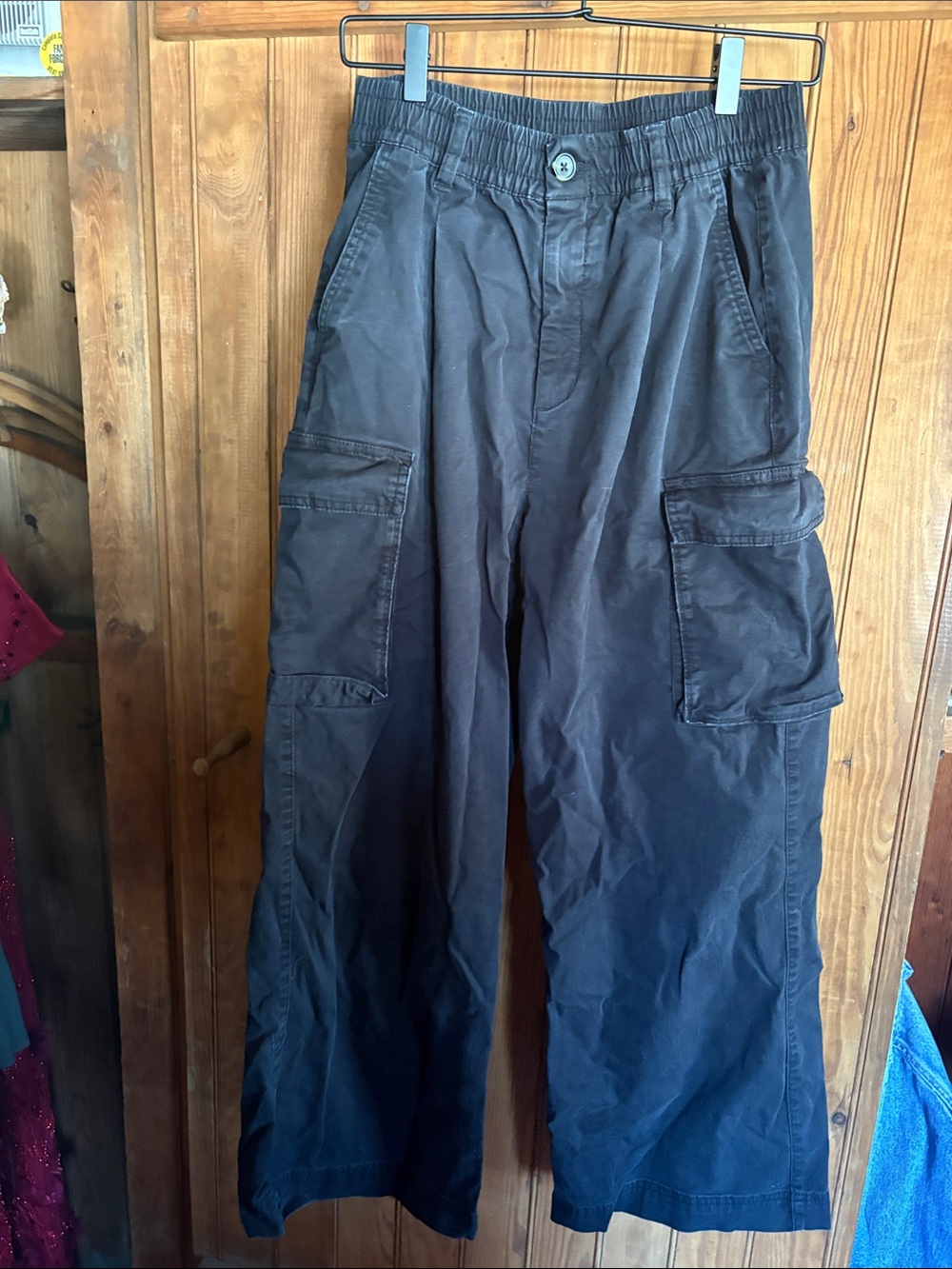 Old Navy black wide-leg cargo pants